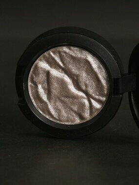 NEW MAC Fly By Twilight Foiled Shadow